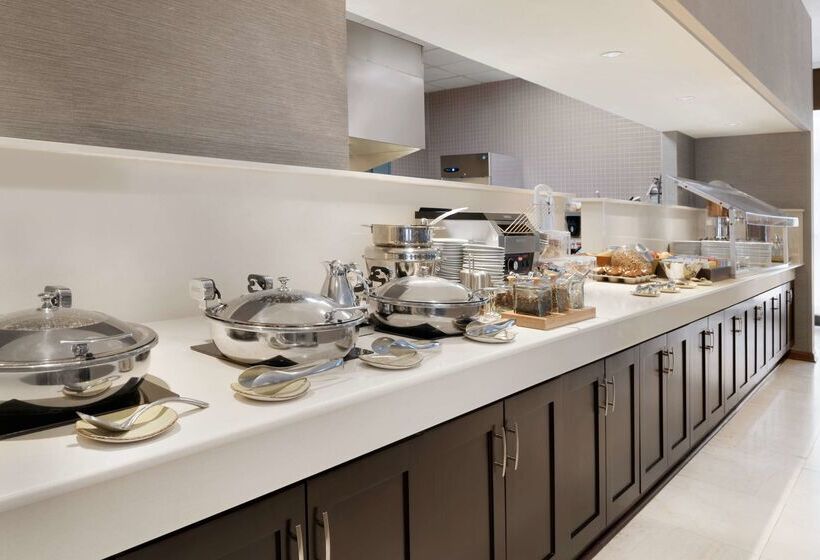 فندق Doubletree By Hilton Milwaukee Brookfield