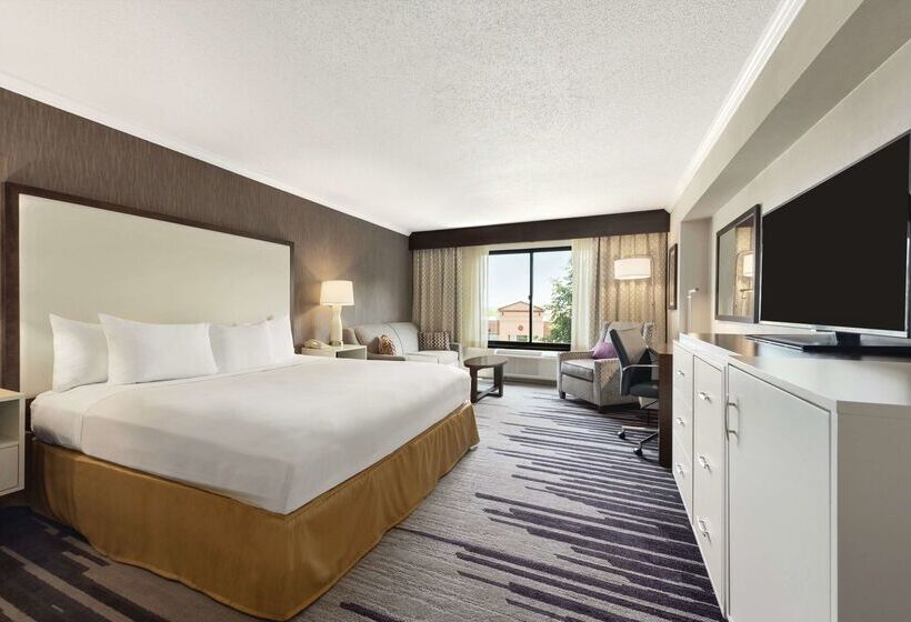 فندق Doubletree By Hilton Milwaukee Brookfield