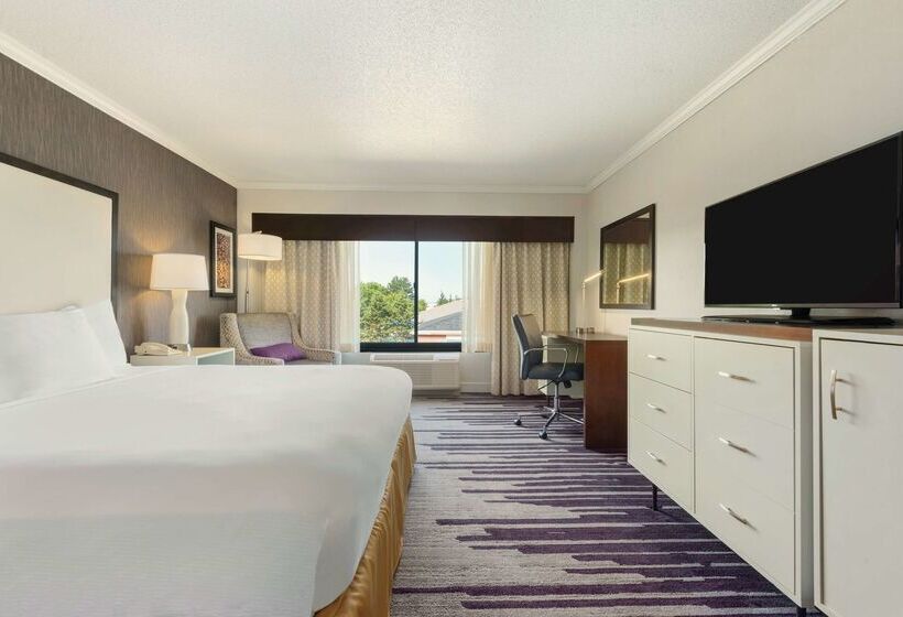 فندق Doubletree By Hilton Milwaukee Brookfield