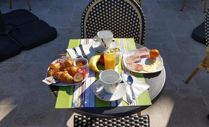 هتل Les Bastides Saint Paul