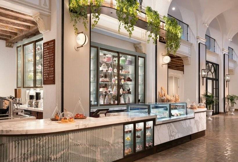 The Vinoy Resort & Golf Club, Autograph Collection