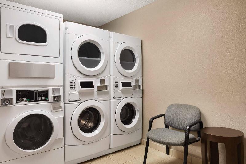 فندق Courtyard Fort Myers Cape Coral