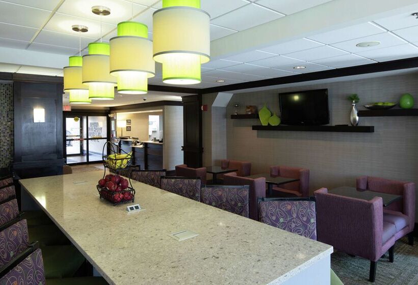 هتل Hampton Inn Atlantatown Center/kennesaw