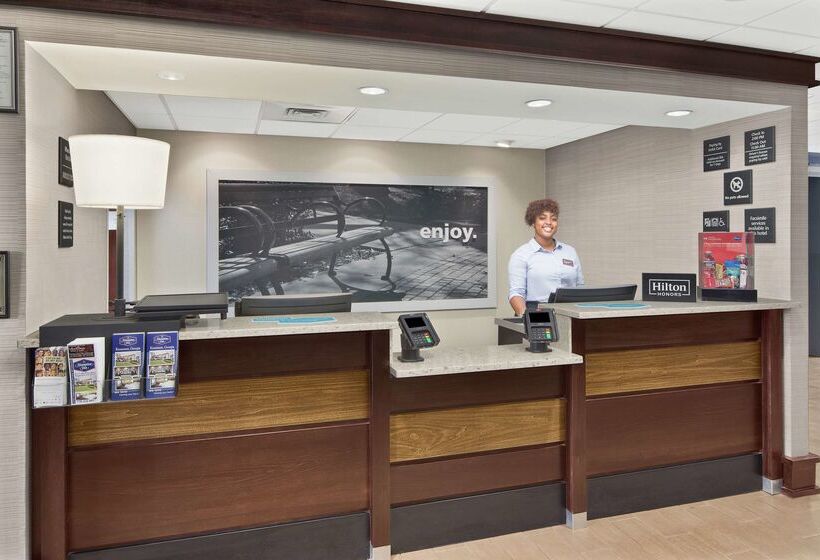 هتل Hampton Inn Atlantatown Center/kennesaw
