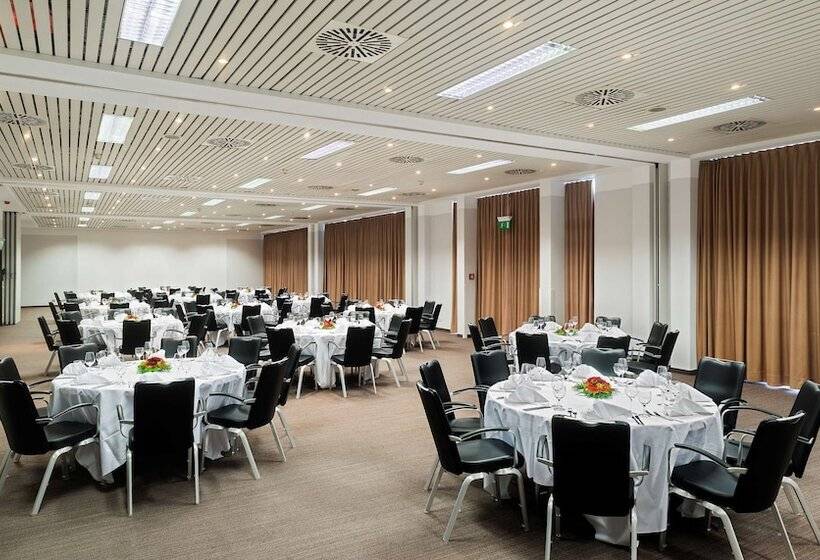 Отель NH Frankfurt Airport West