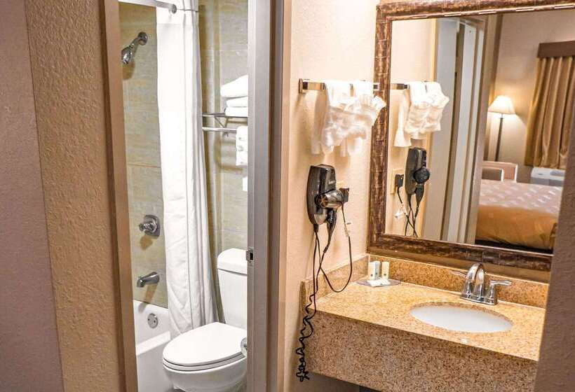 هتل Quality Inn & Suites Near Six Flags   Austell