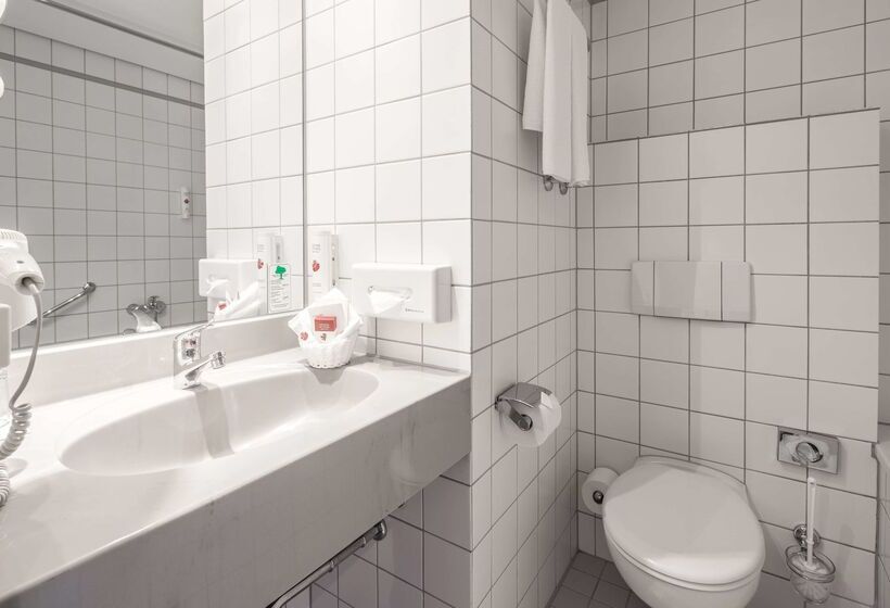 هتل Ramada By Wyndham Dresden