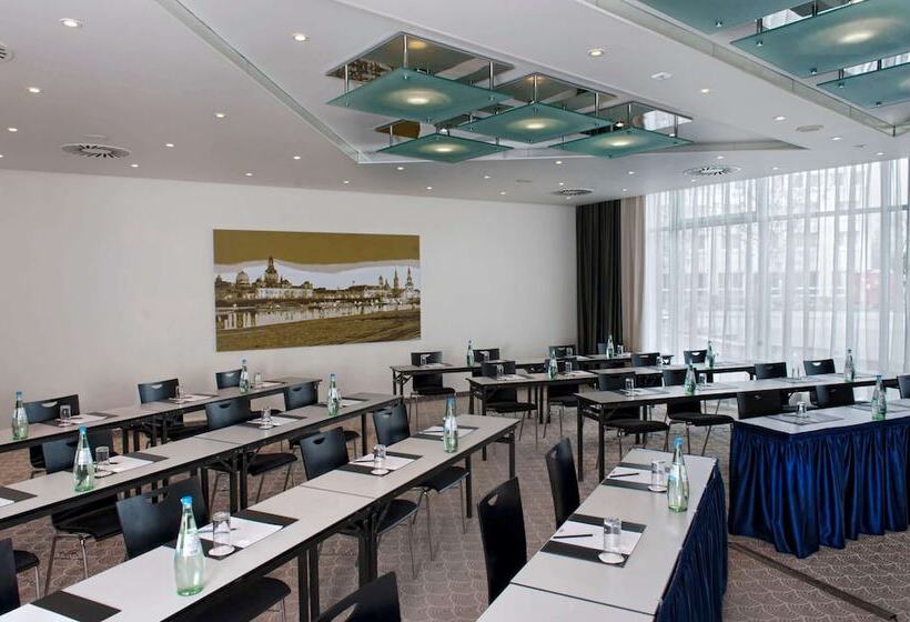 هتل Ramada By Wyndham Dresden