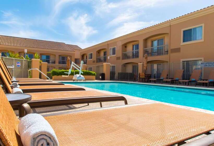 هتل Sonesta Select Camarillo