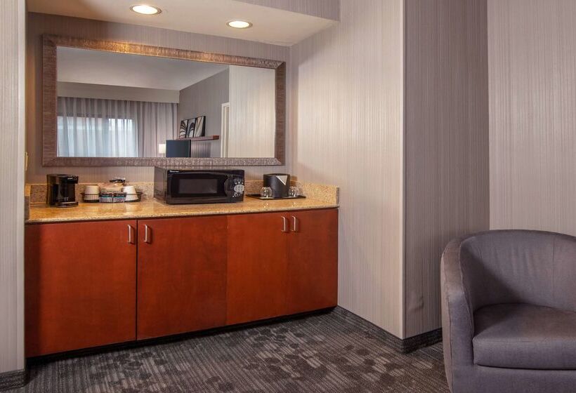 هتل Sonesta Select Newark Christiana Mall