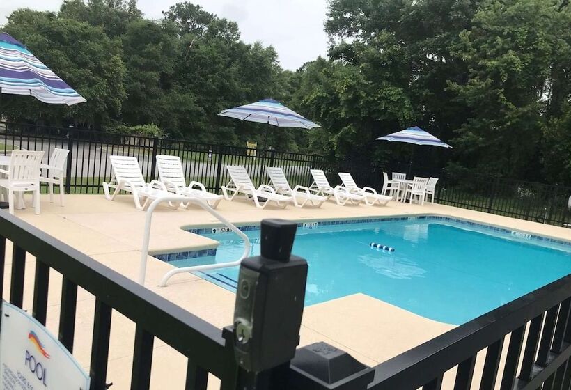 בית מלון כפרי Baymont By Wyndham Lake Park Valdosta I75