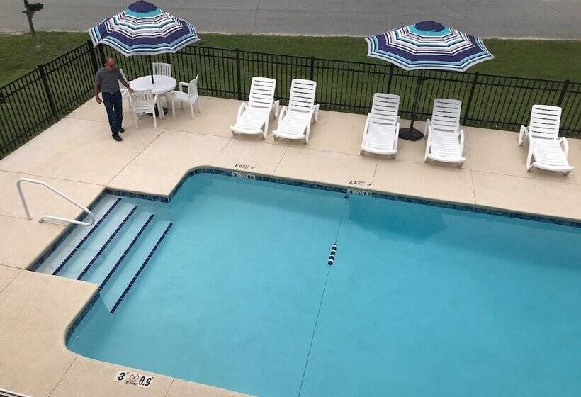 בית מלון כפרי Baymont By Wyndham Lake Park Valdosta I75