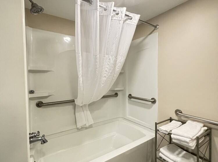 בית מלון כפרי Baymont By Wyndham Lake Park Valdosta I75