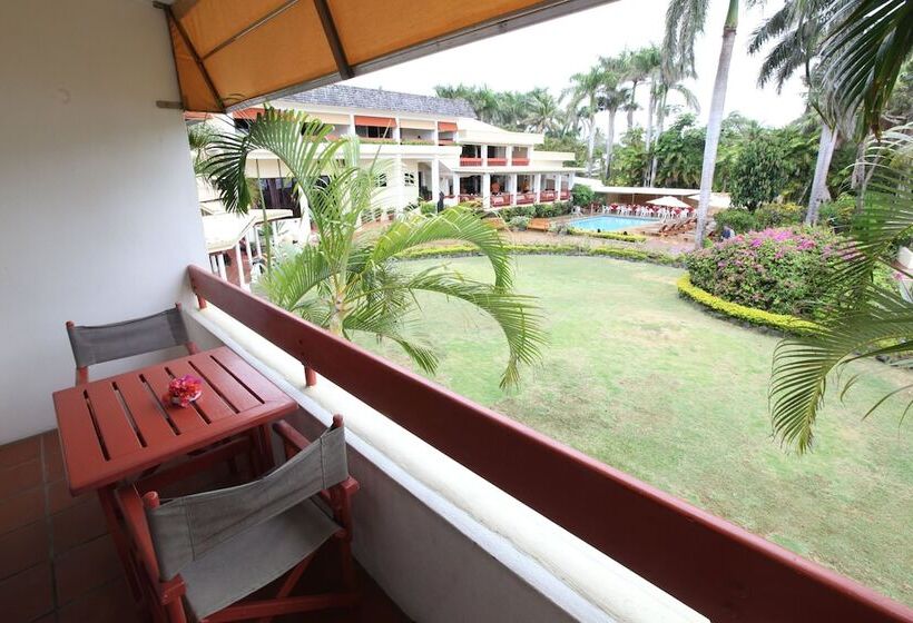 هتل Bedarra Beach Inn