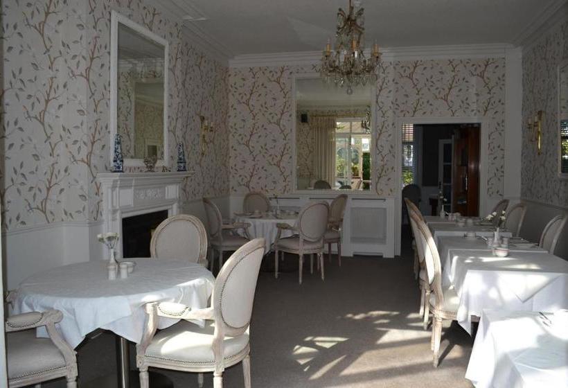 فندق Cranleigh