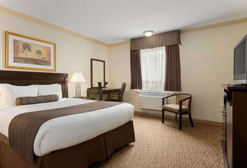 בית מלון כפרי Days Inn & Suites By Wyndham Sault Ste. Marie On