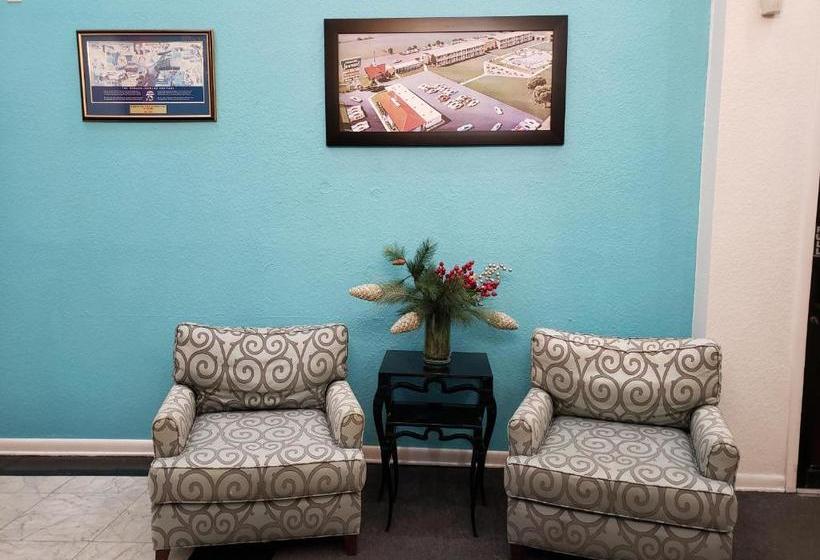 هتل Howard Johnson By Wyndham Lake Front Park Kissimmee