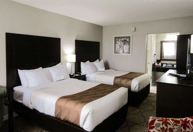هتل Quality Inn & Suites Kissimmee By The Lake