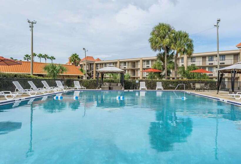 هتل Quality Inn & Suites Kissimmee By The Lake