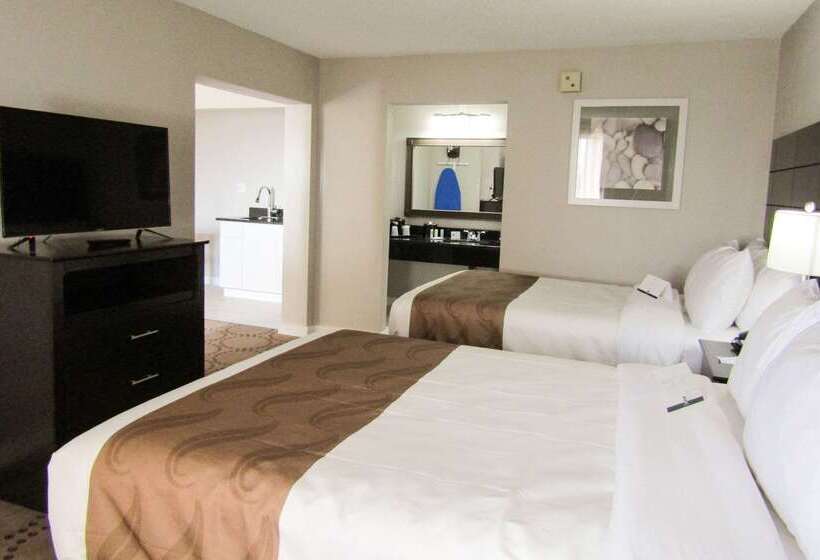 هتل Quality Inn & Suites Kissimmee By The Lake