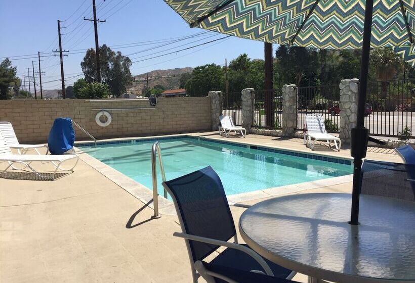 فندق Triplodge Of Santa Clarita