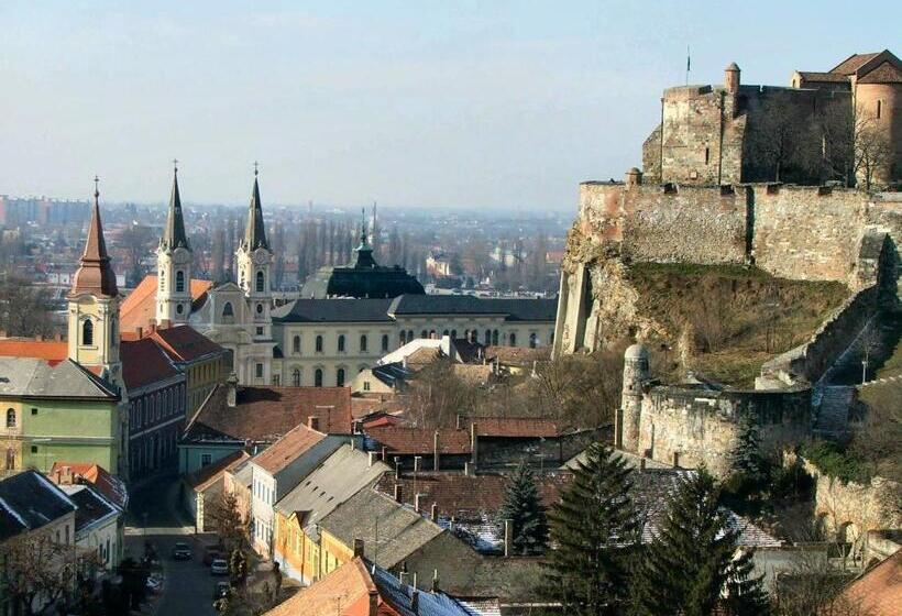 호텔 Alabárdos Panzió és Apartmanház