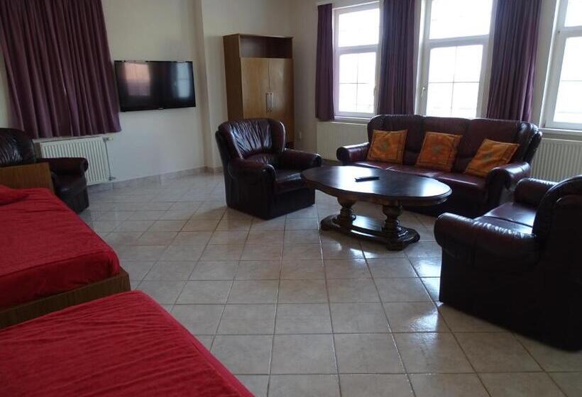 호텔 Alabárdos Panzió és Apartmanház