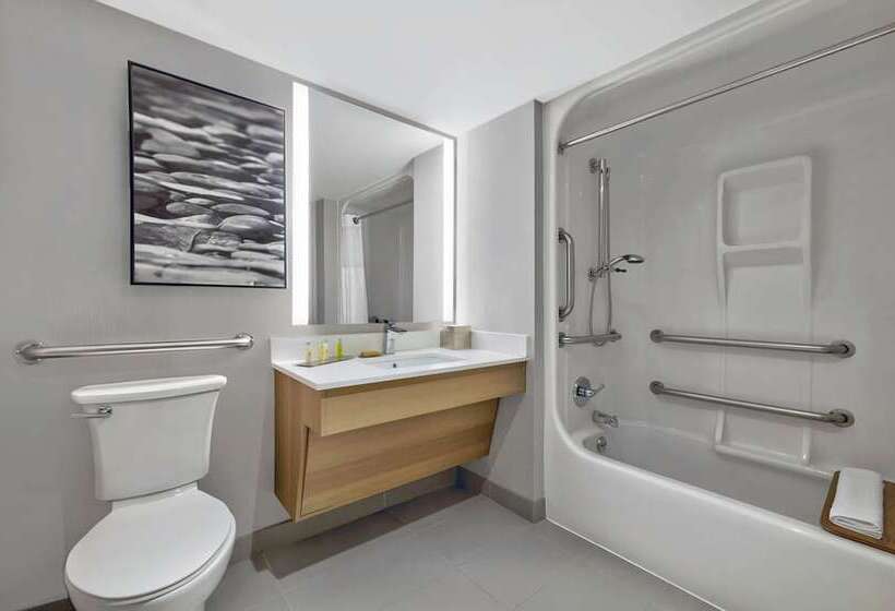 هتل Doubletree By Hilton Davenport