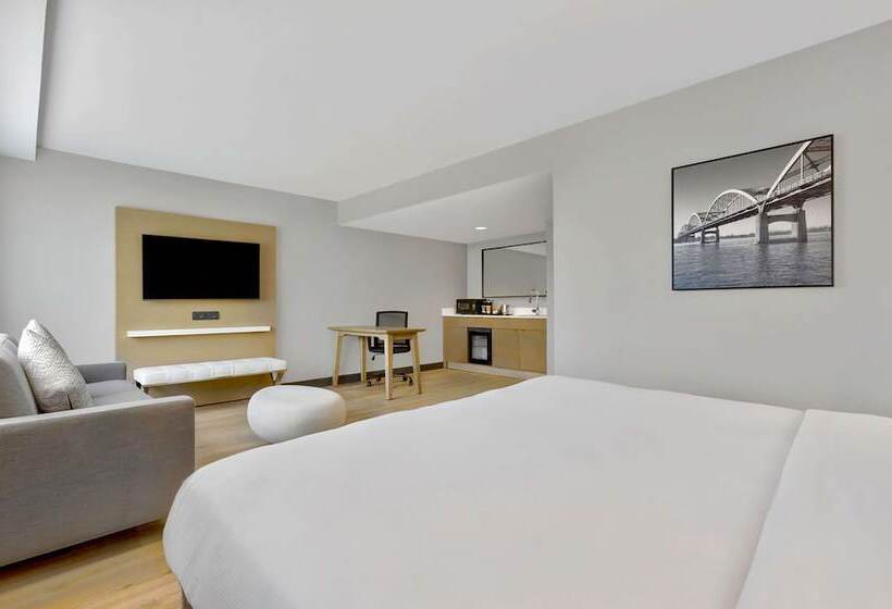 هتل Doubletree By Hilton Davenport