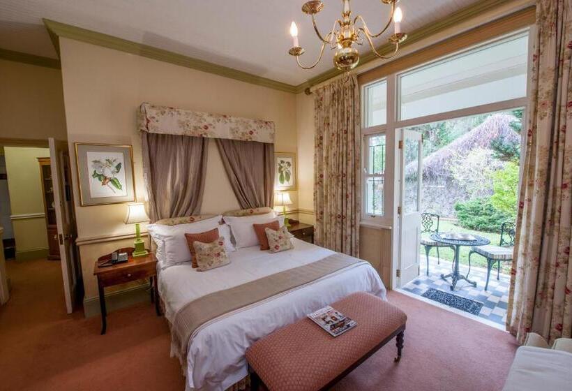 هتل Hacklewood Hill Country House