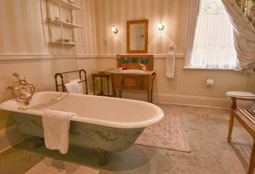 هتل Hacklewood Hill Country House