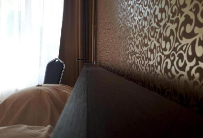 فندق Korona