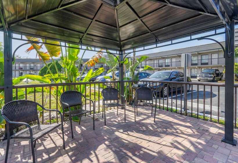 בית מלון כפרי Rodeway Inn Clearwaterdunedin