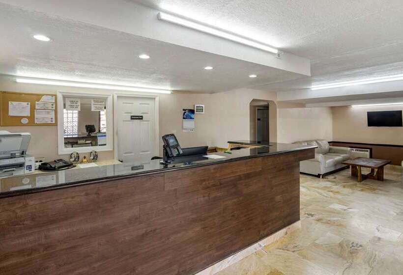 בית מלון כפרי Rodeway Inn Clearwaterdunedin