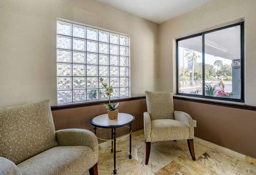 בית מלון כפרי Rodeway Inn Clearwaterdunedin