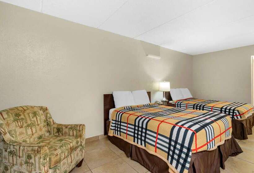 בית מלון כפרי Rodeway Inn Clearwaterdunedin