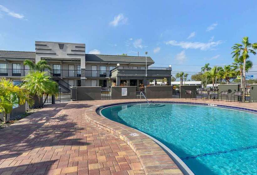 בית מלון כפרי Rodeway Inn Clearwaterdunedin