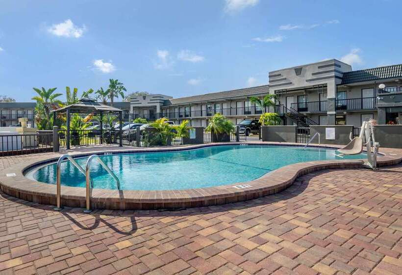 בית מלון כפרי Rodeway Inn Clearwaterdunedin