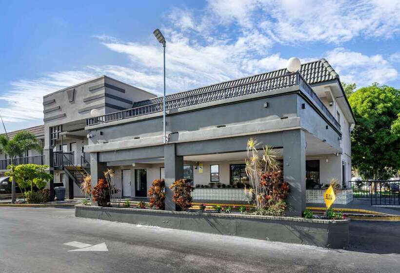 בית מלון כפרי Rodeway Inn Clearwaterdunedin