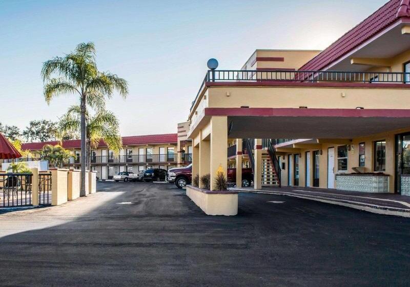 בית מלון כפרי Rodeway Inn Clearwaterdunedin