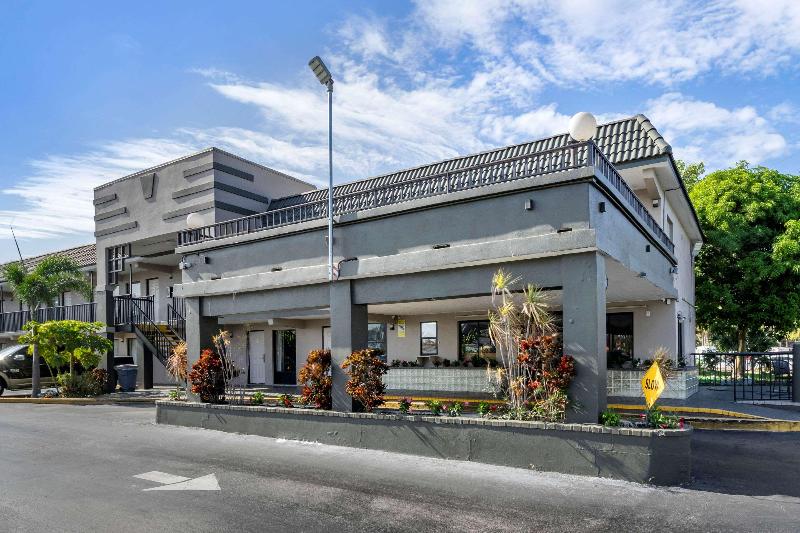 בית מלון כפרי Rodeway Inn Clearwaterdunedin