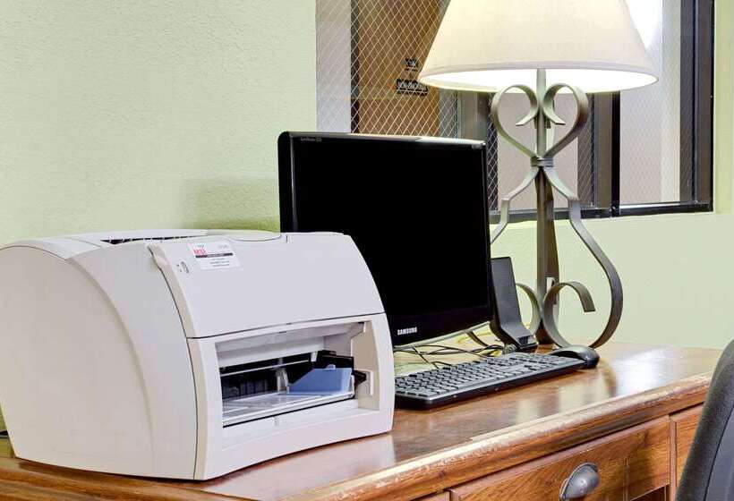 فندق Super 8 By Wyndham Clearwater/st. Petersburg Airport