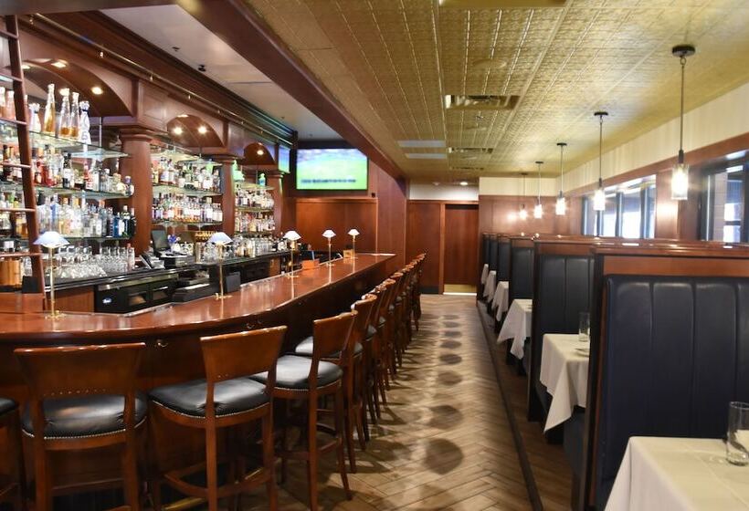 هتل Wyndham Moline On John Deere Commons