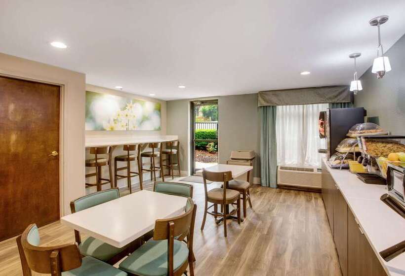 هتل Clarion Pointe Atlanta Airport College Park