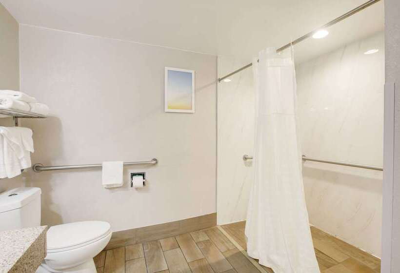 هتل Clarion Pointe Atlanta Airport College Park