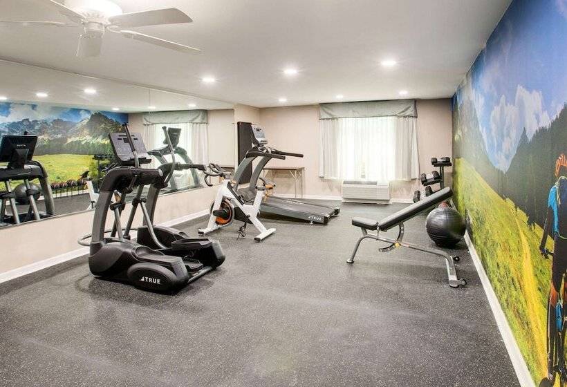 هتل Clarion Pointe Atlanta Airport College Park