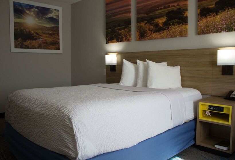 בית מלון כפרי Days Inn By Wyndham Colby