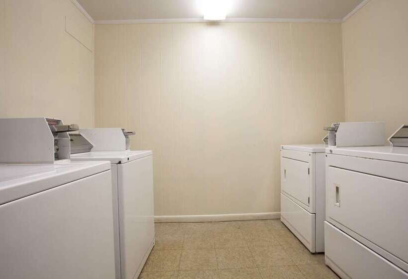 בית מלון כפרי Days Inn By Wyndham Daytona Beach Speedway