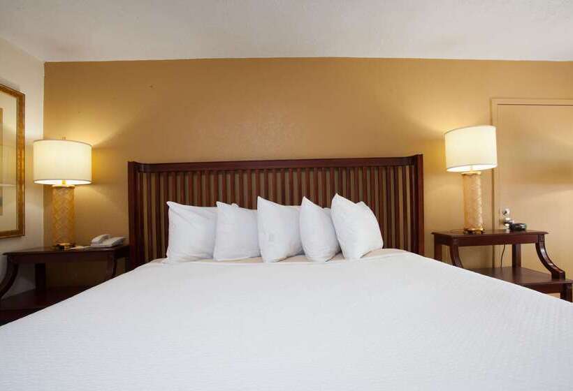 בית מלון כפרי Days Inn By Wyndham Daytona Beach Speedway