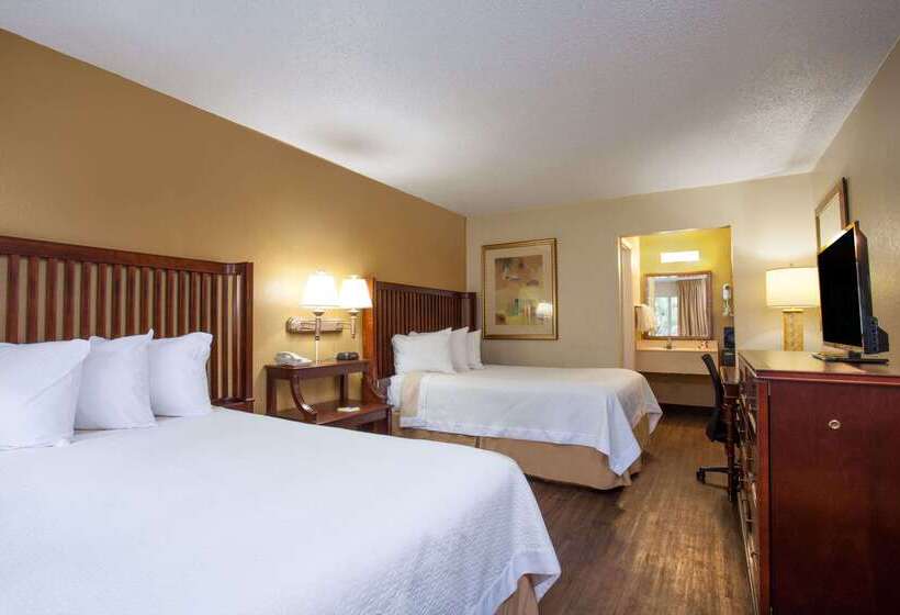 בית מלון כפרי Days Inn By Wyndham Daytona Beach Speedway